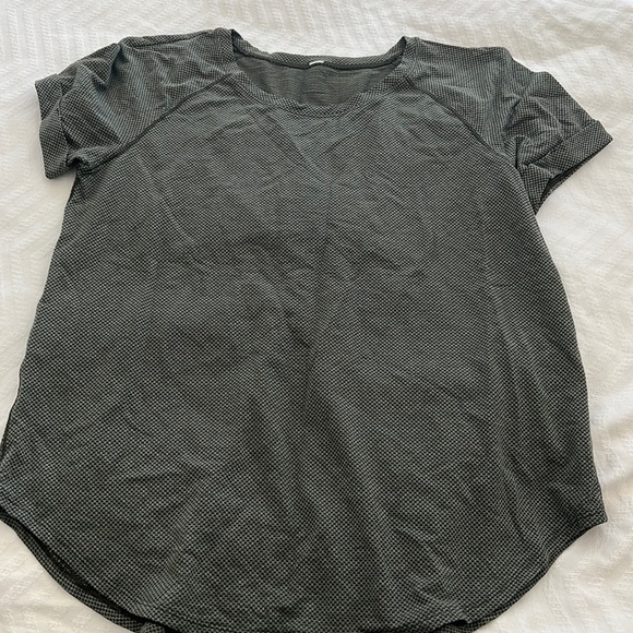 Lululemon t-shit - Picture 1 of 4